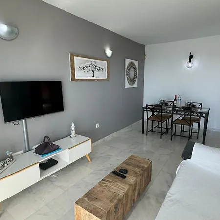 Skyline 23 With Sea Views *