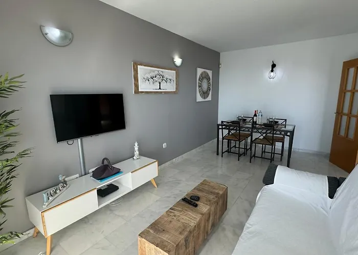 Skyline 23 With Sea Views *